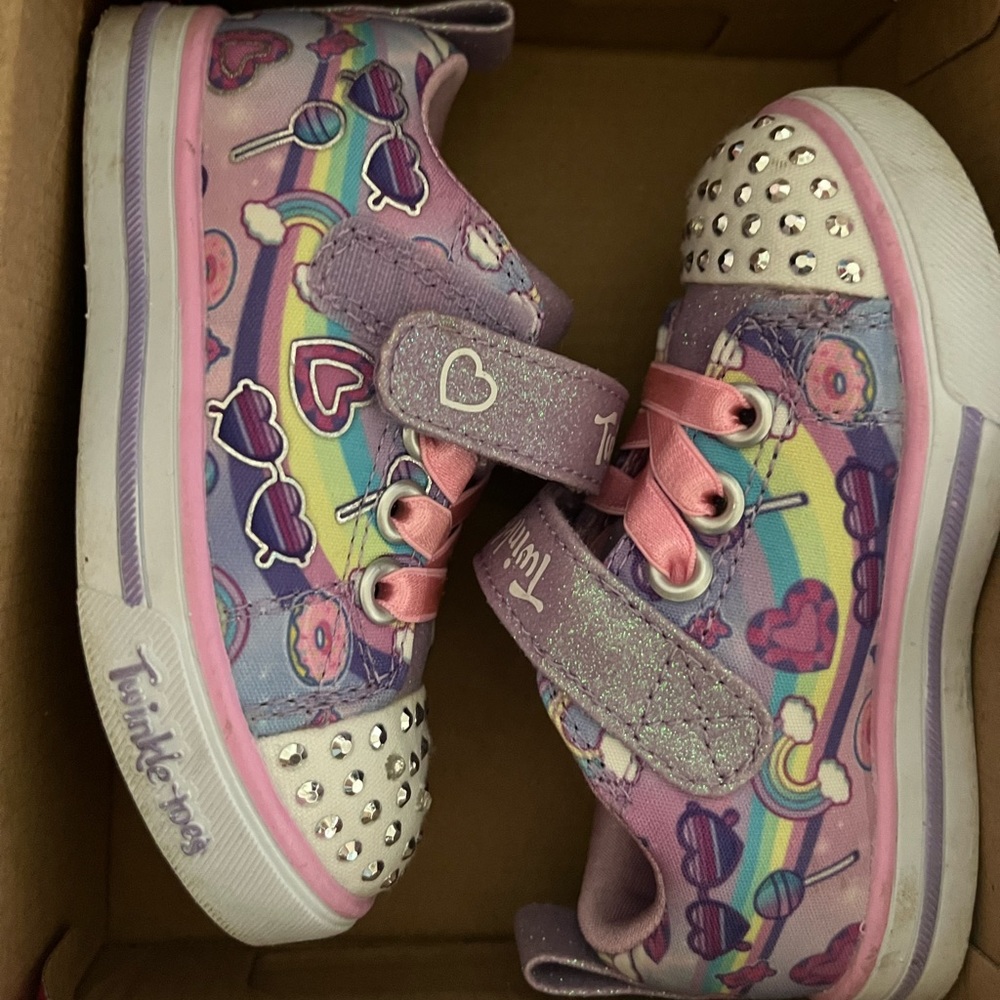 Sketchers toddler size 6